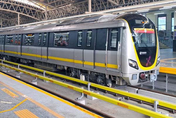 ಪ್ರಯಾಣಿಕರ ಗಮನಕ್ಕೆ.. ಯೆಲ್ಲೋ ಲೈನ್​ಗೆ ಬಂತು ಎಂಟನೇ ಚಾಲಕರಹಿತ ಮೆಟ್ರೋ ರೈಲು !